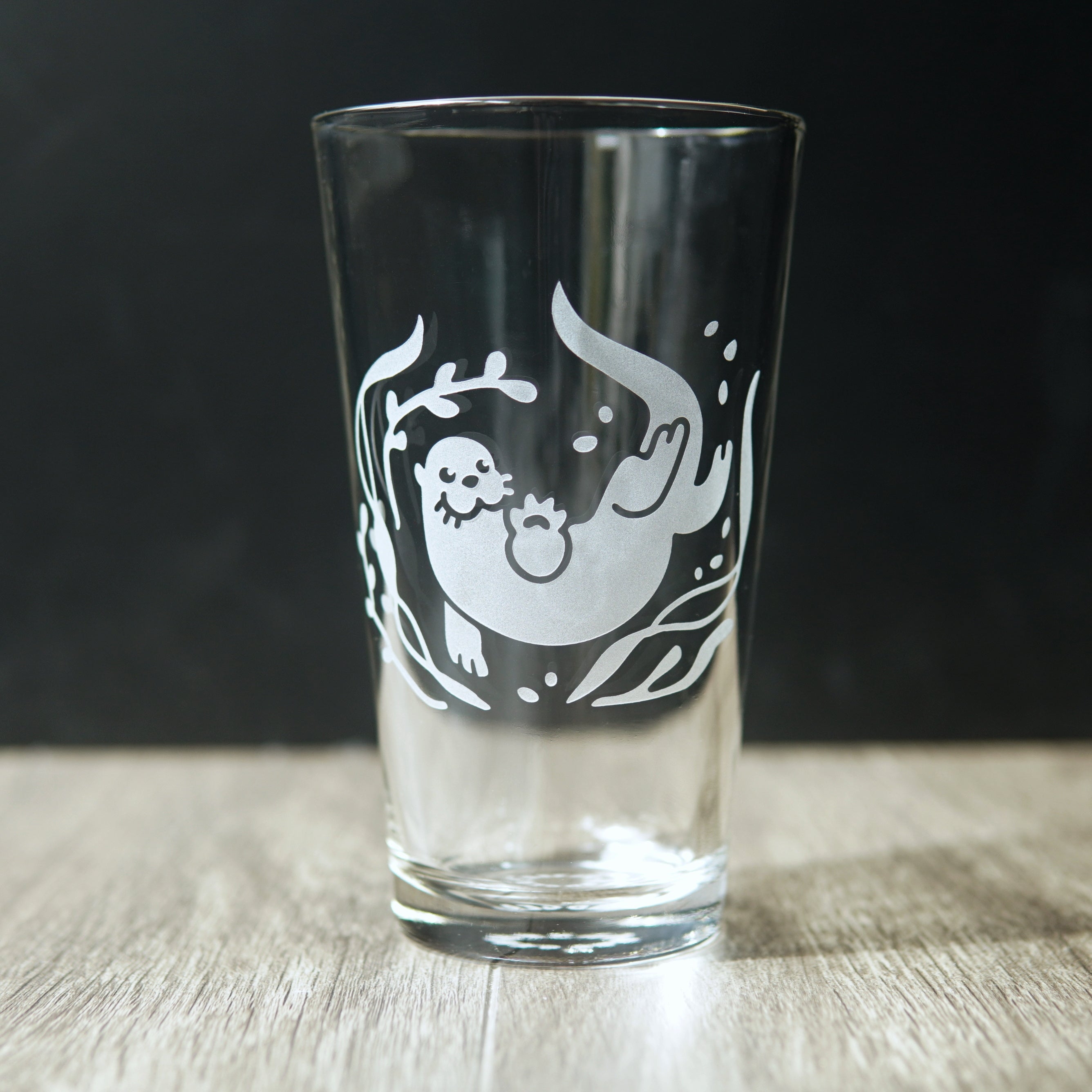 River Otter and kelp engraved on a pint glass