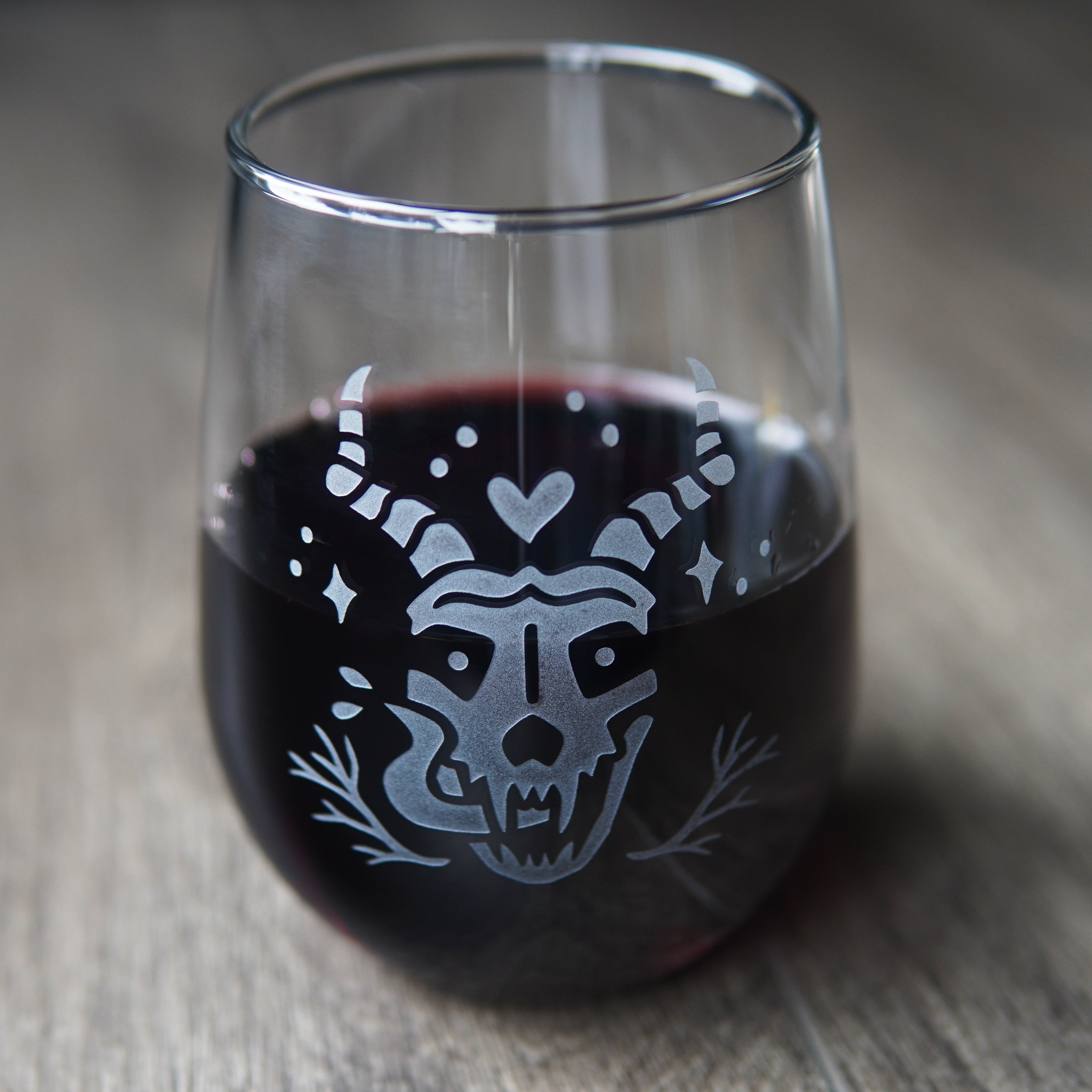 skull lover romantasy stemless wine glass