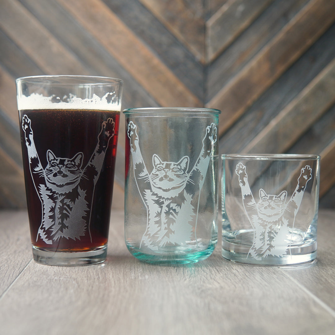 Stretch Cat Beer Pint Glass - etched glassware